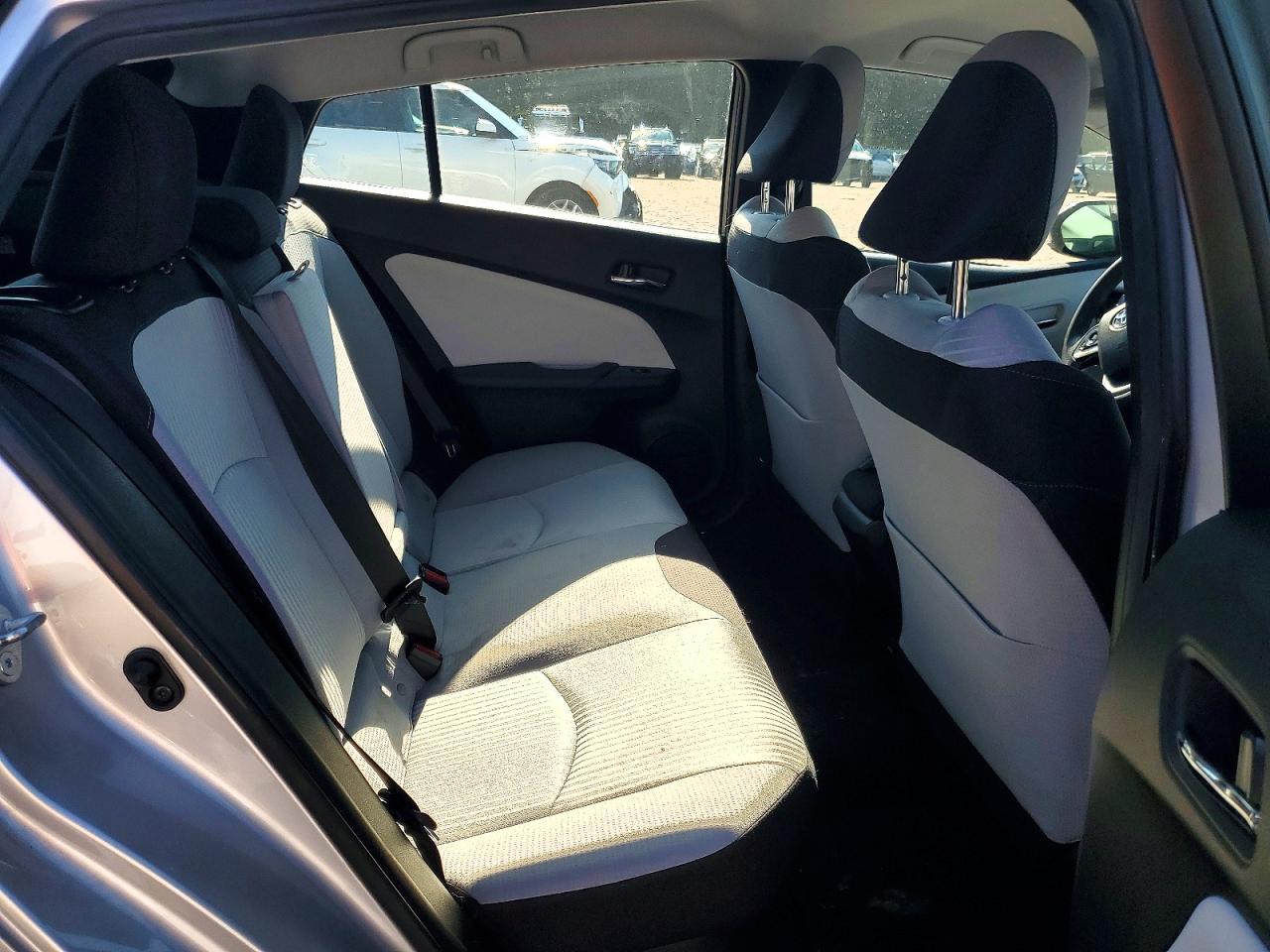 JTDKARFU0G3027566 · 2016 TOYOTA PRIUS · 10/12
