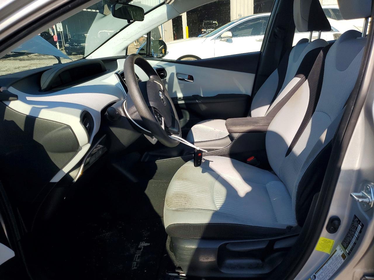 JTDKARFU0G3027566 · 2016 TOYOTA PRIUS · 7/12