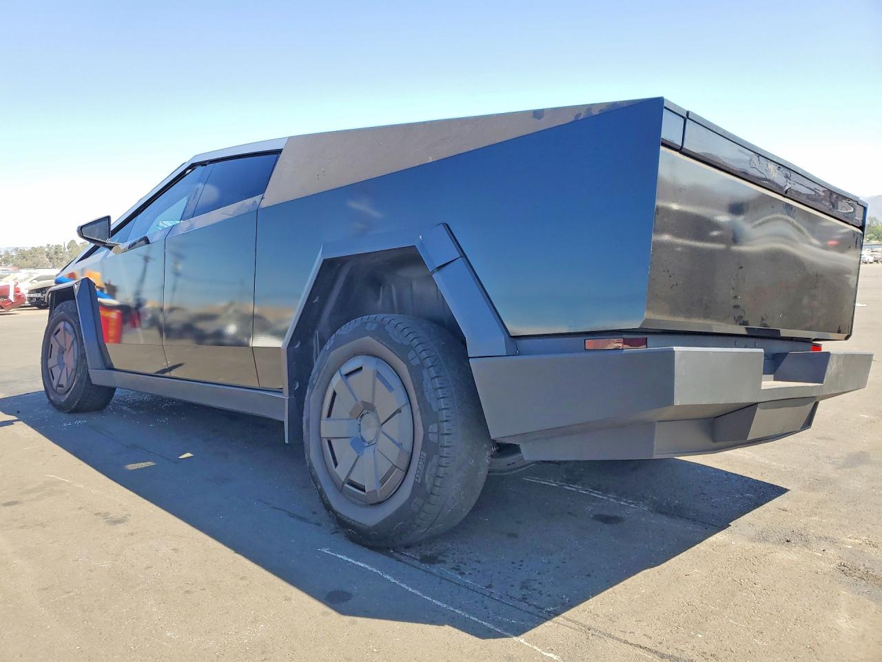 7G2CEHED4RA039725 · 2024 TESLA CYBERTRUCK · 2/13