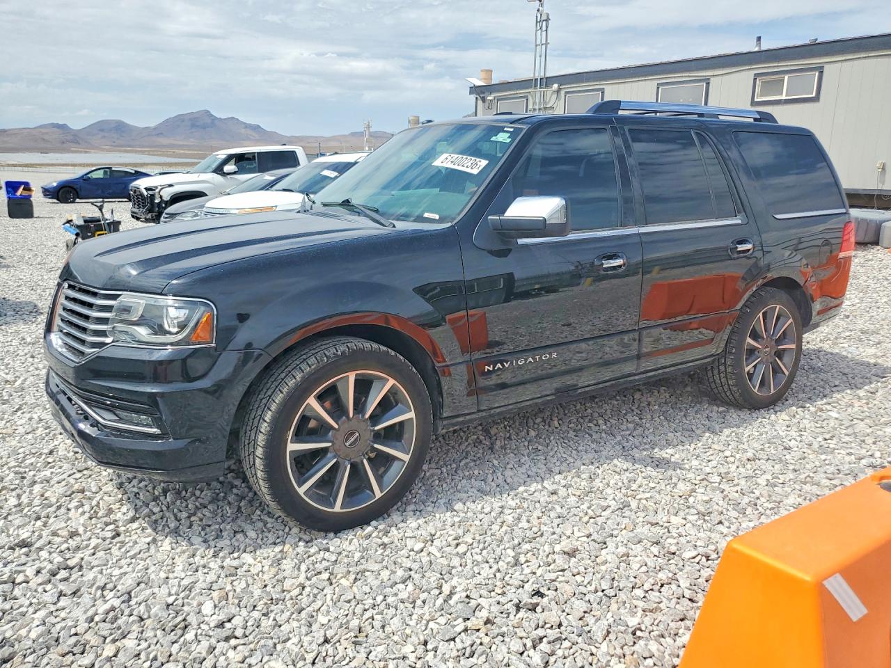 5LMJJ2LT2HEL00617 · 2017 LINCOLN NAVIGATOR
