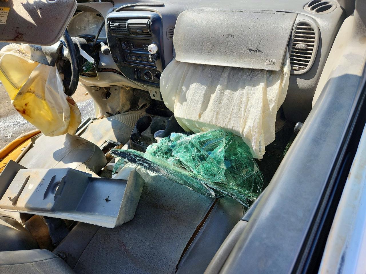 1FTYR10C1YTA26805 · 2000 FORD RANGER · 8/12