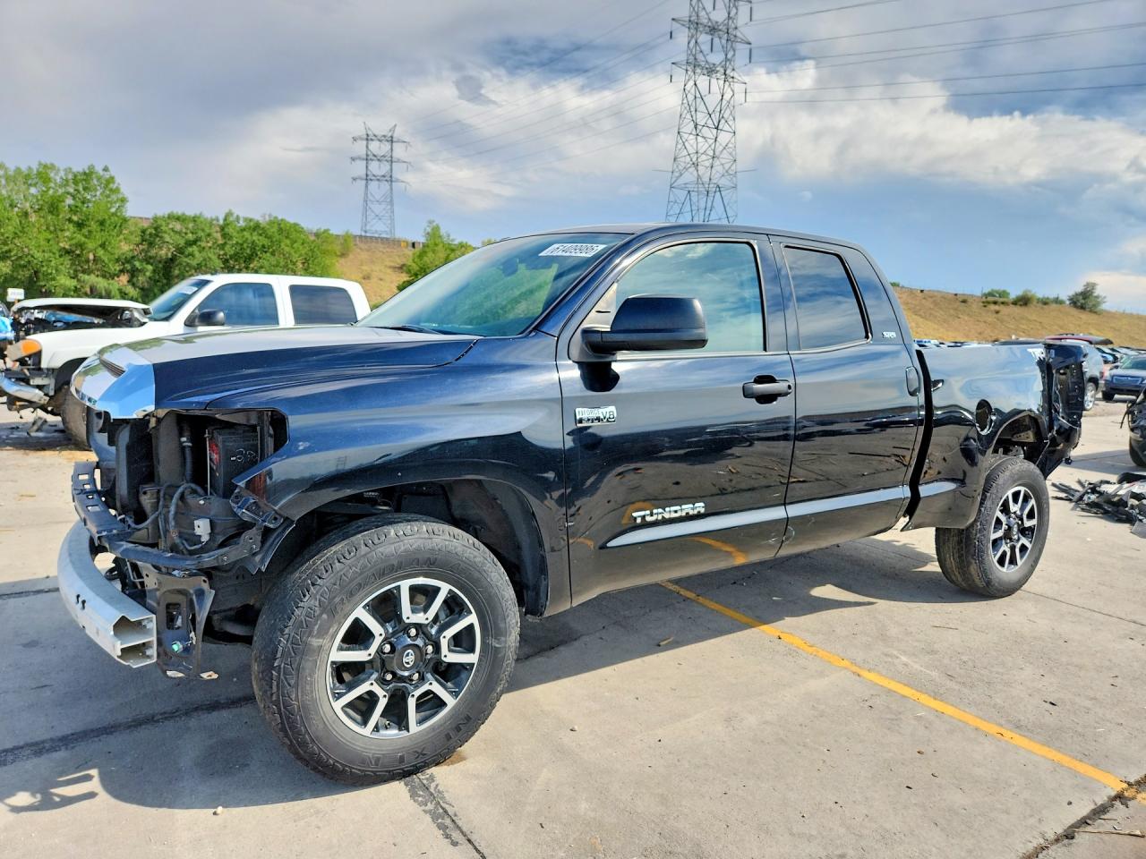5TFUY5F18KX869334 · 2019 TOYOTA TUNDRA