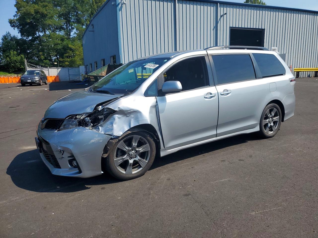 5TDXZ3DC2KS977408 · 2019 TOYOTA SIENNA