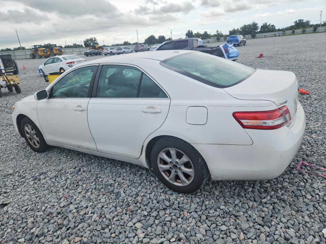 4T1BF3EK1BU770024 · 2011 TOYOTA CAMRY · 2/12