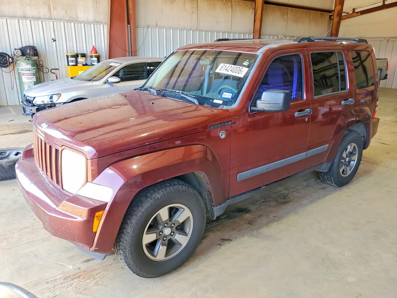 1J8GN28K88W285758 · 2008 JEEP LIBERTY