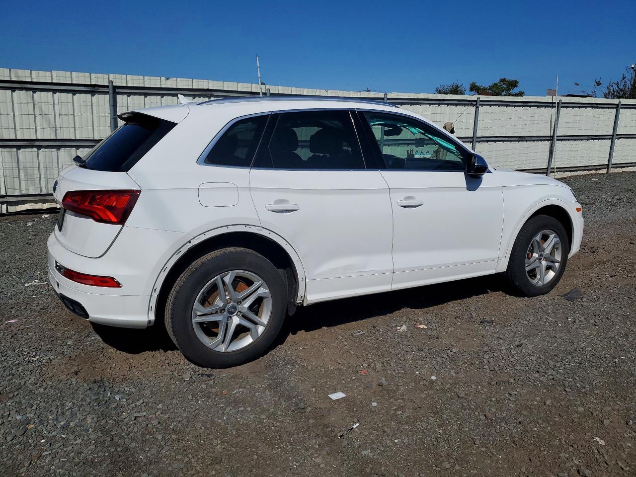 WA1A4AFYXJ2185105 · 2018 AUDI SQ5 · 3/13