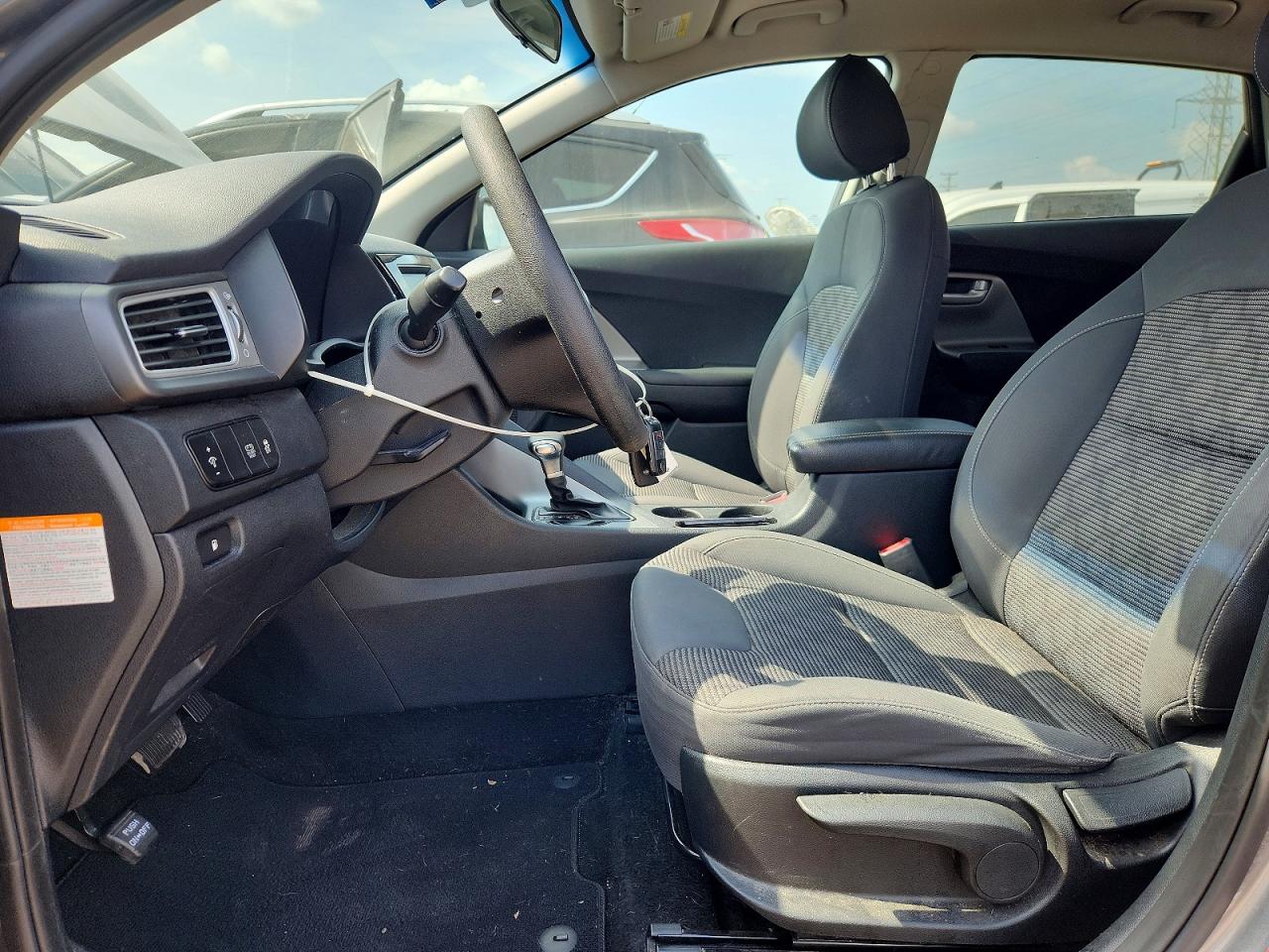 KNDCB3LC7J5202157 · 2018 KIA NIRO · 7/14