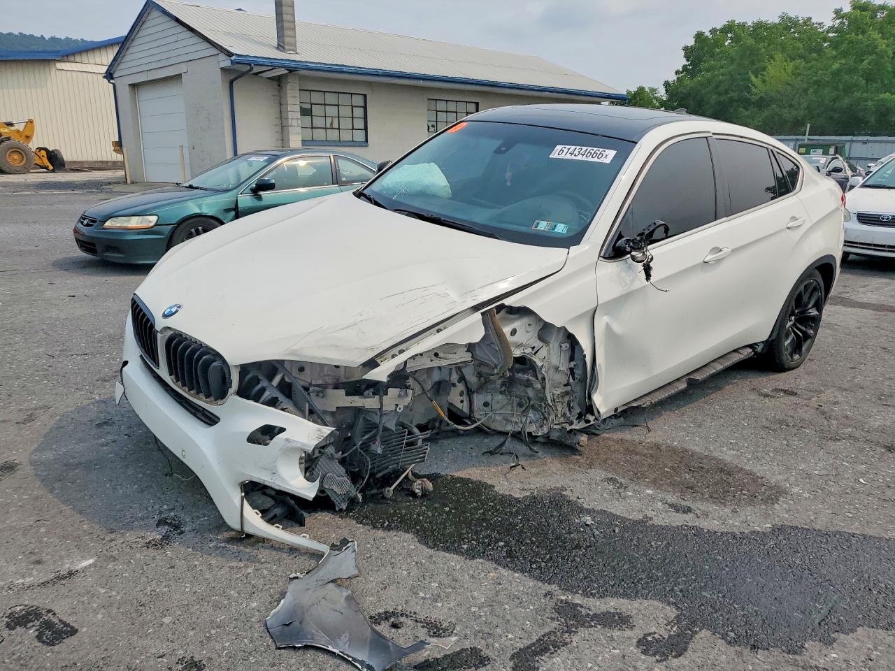 5UXKU2C56G0N83988 · 2016 BMW X6