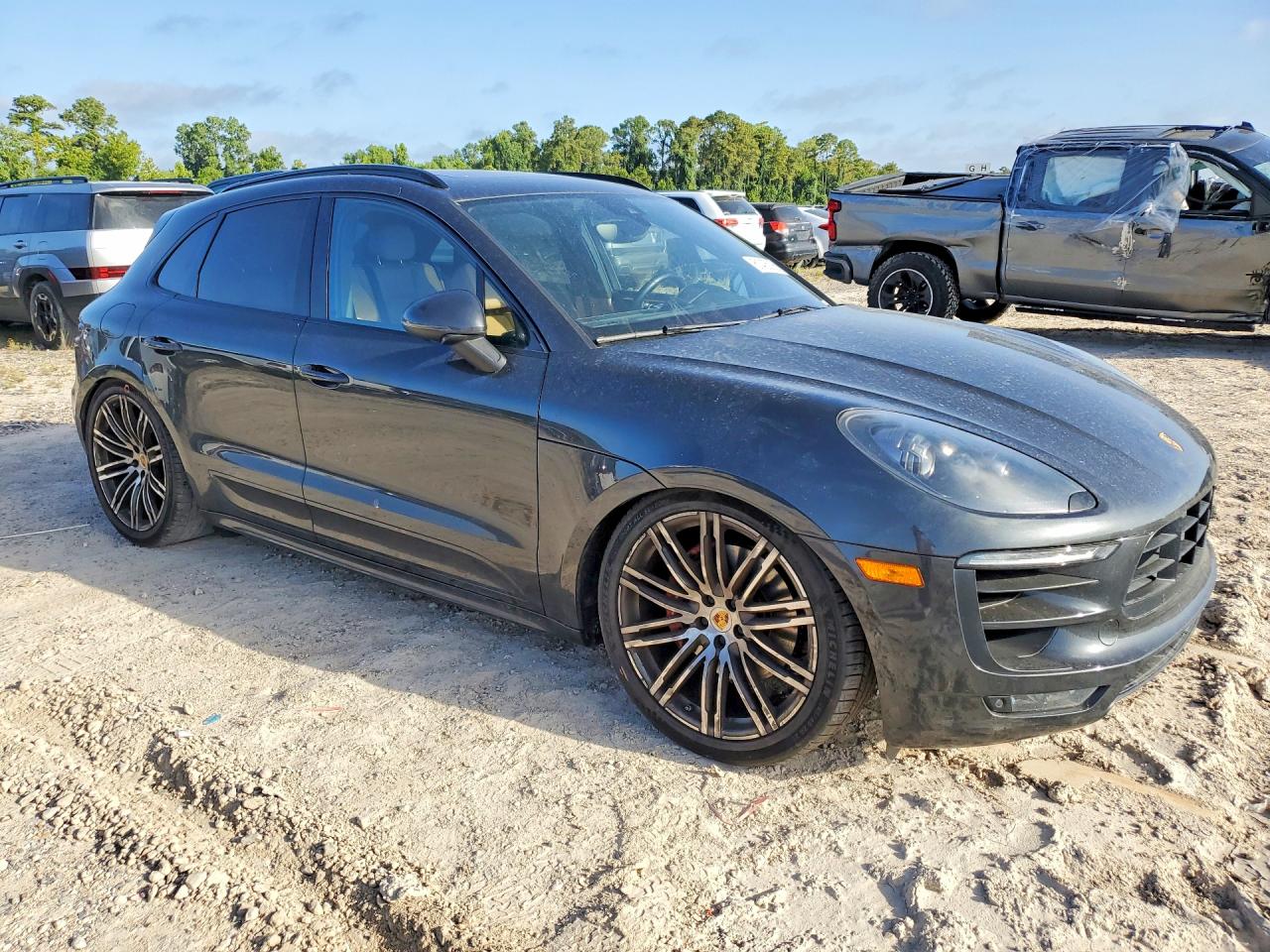 WP1AG2A57HLB53683 · 2017 PORSCHE MACAN · 4/13