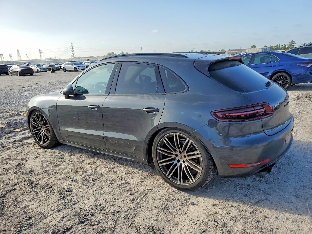 WP1AG2A57HLB53683 · 2017 PORSCHE MACAN · 2/13