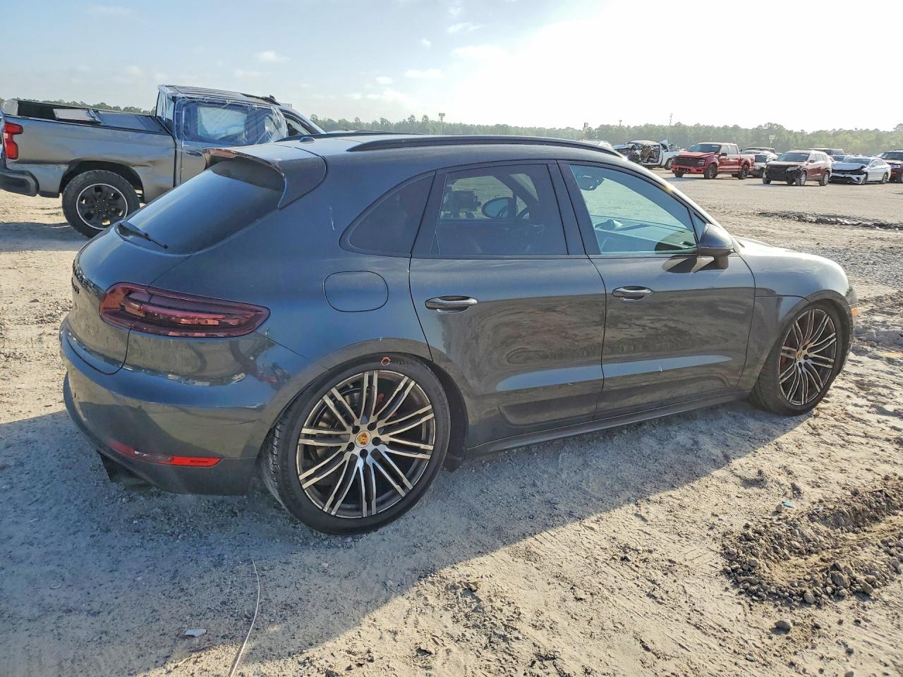 WP1AG2A57HLB53683 · 2017 PORSCHE MACAN · 3/13