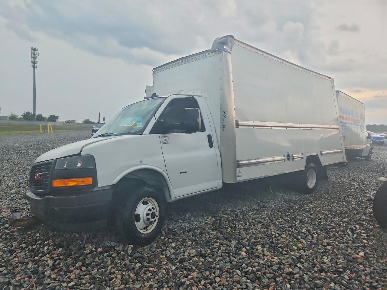 7GZ37TC72NN007886 · 2022 GMC SAVANA