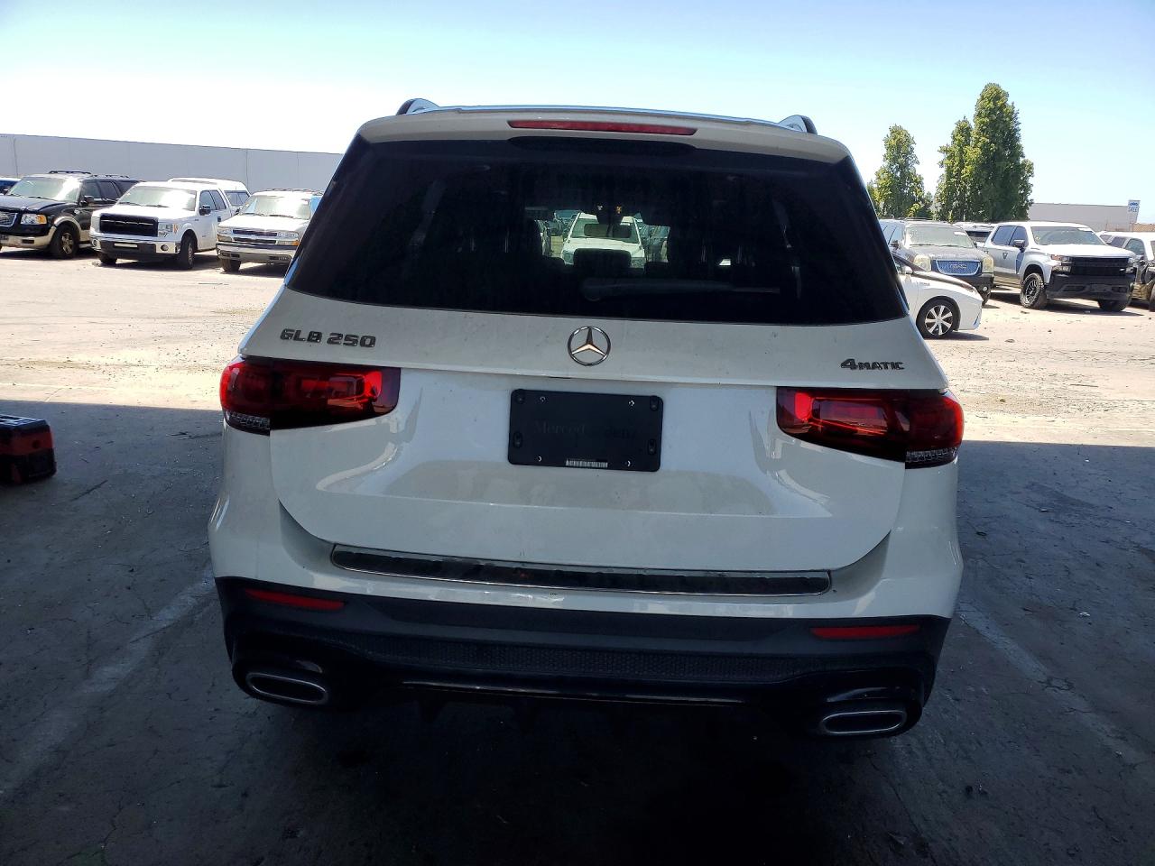 W1N4M4HB3NW240935 · 2022 MERCEDES-BENZ GLB · 6/14