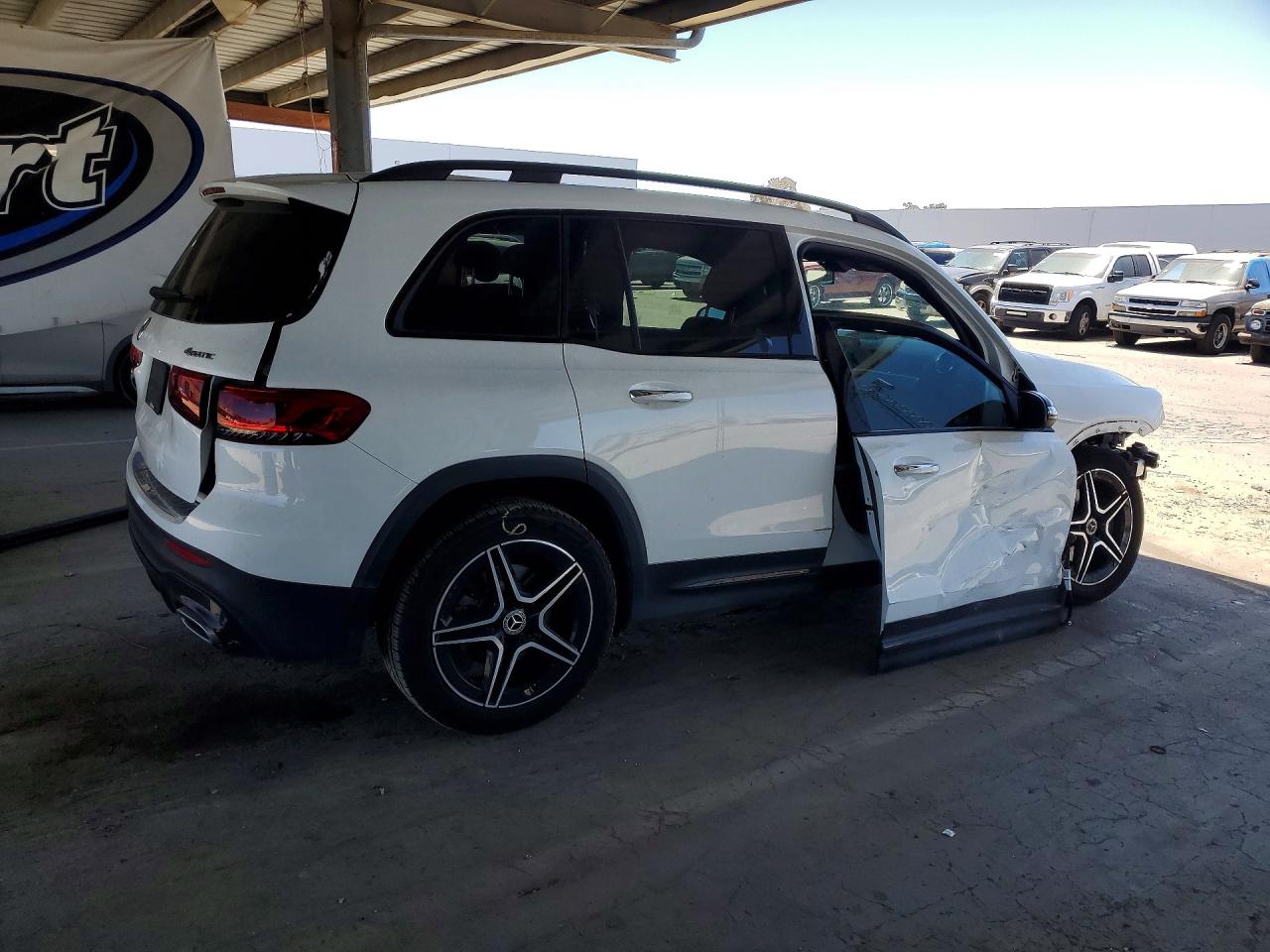 W1N4M4HB3NW240935 · 2022 MERCEDES-BENZ GLB · 3/14