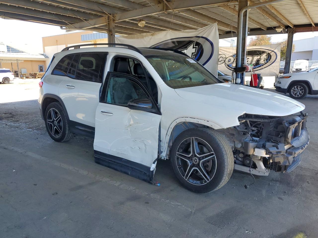 W1N4M4HB3NW240935 · 2022 MERCEDES-BENZ GLB · 4/14