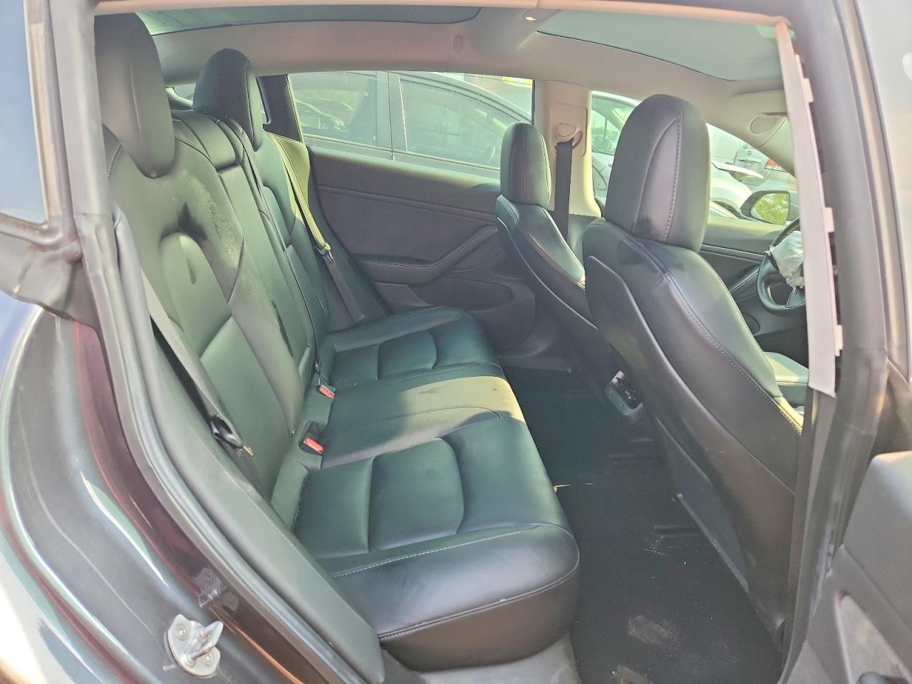 5YJ3E1EA0KF400411 · 2019 TESLA MODEL 3 · 10/12