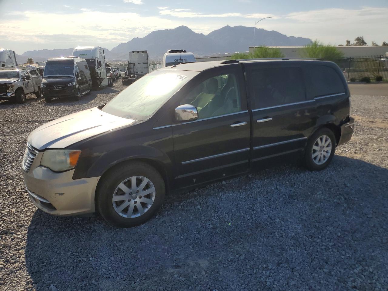 2A8HR64X28R689052 · 2008 CHRYSLER TOWN & COUNTRY