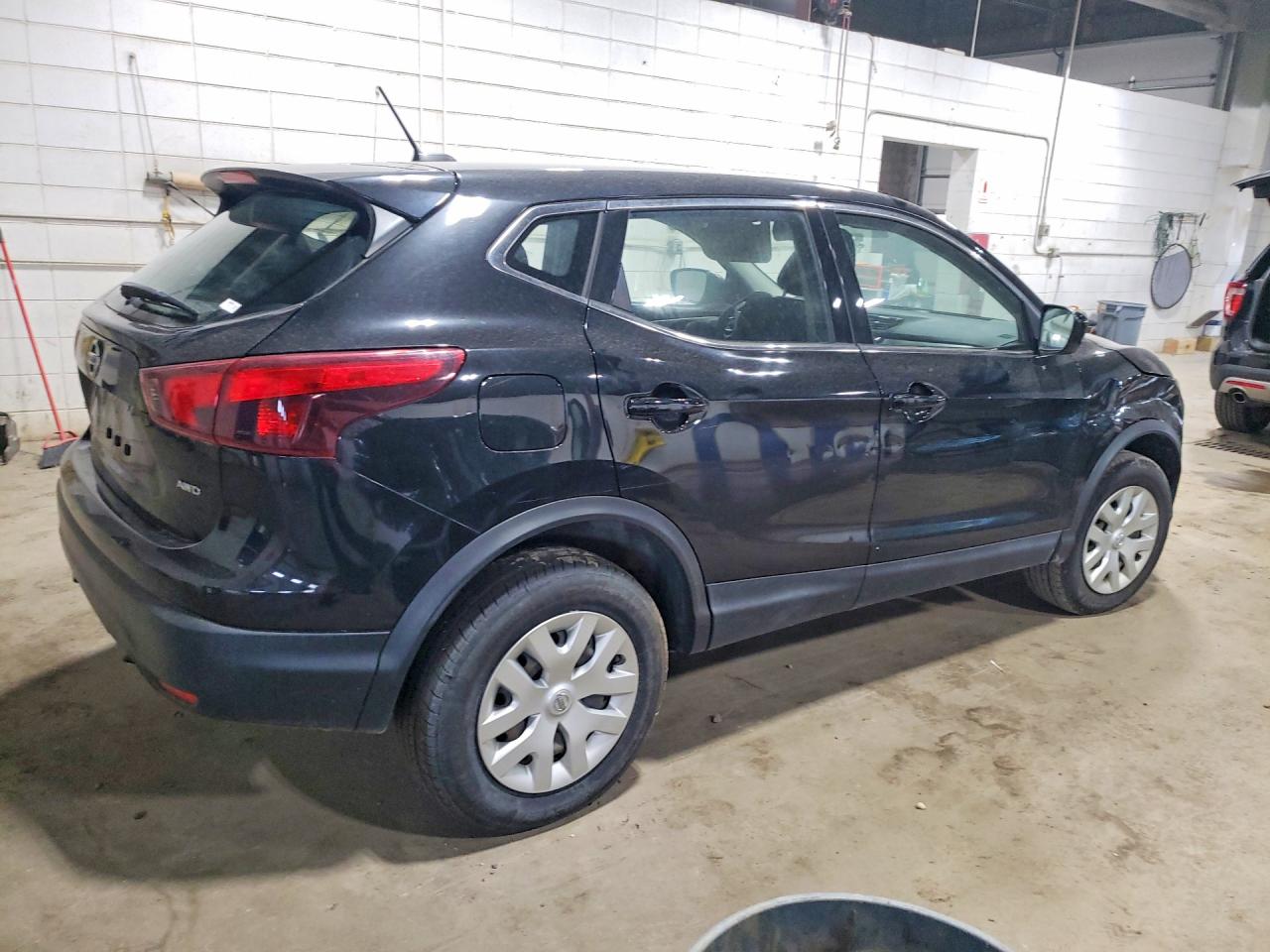 JN1BJ1CR9KW628891 · 2019 NISSAN ROGUE SPORT · 3/13