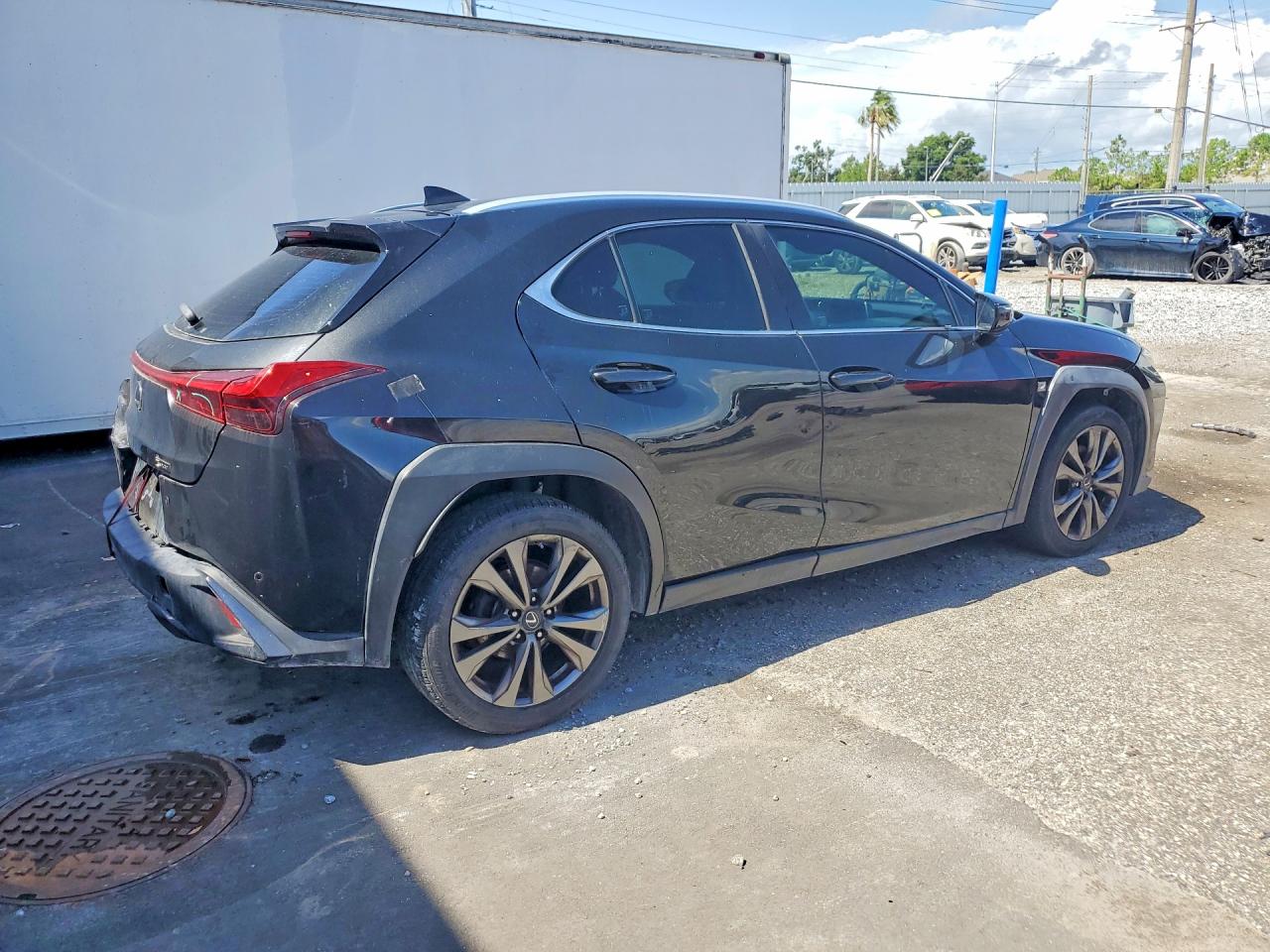 JTHY3JBHXK2009488 · 2019 LEXUS UX · 3/14