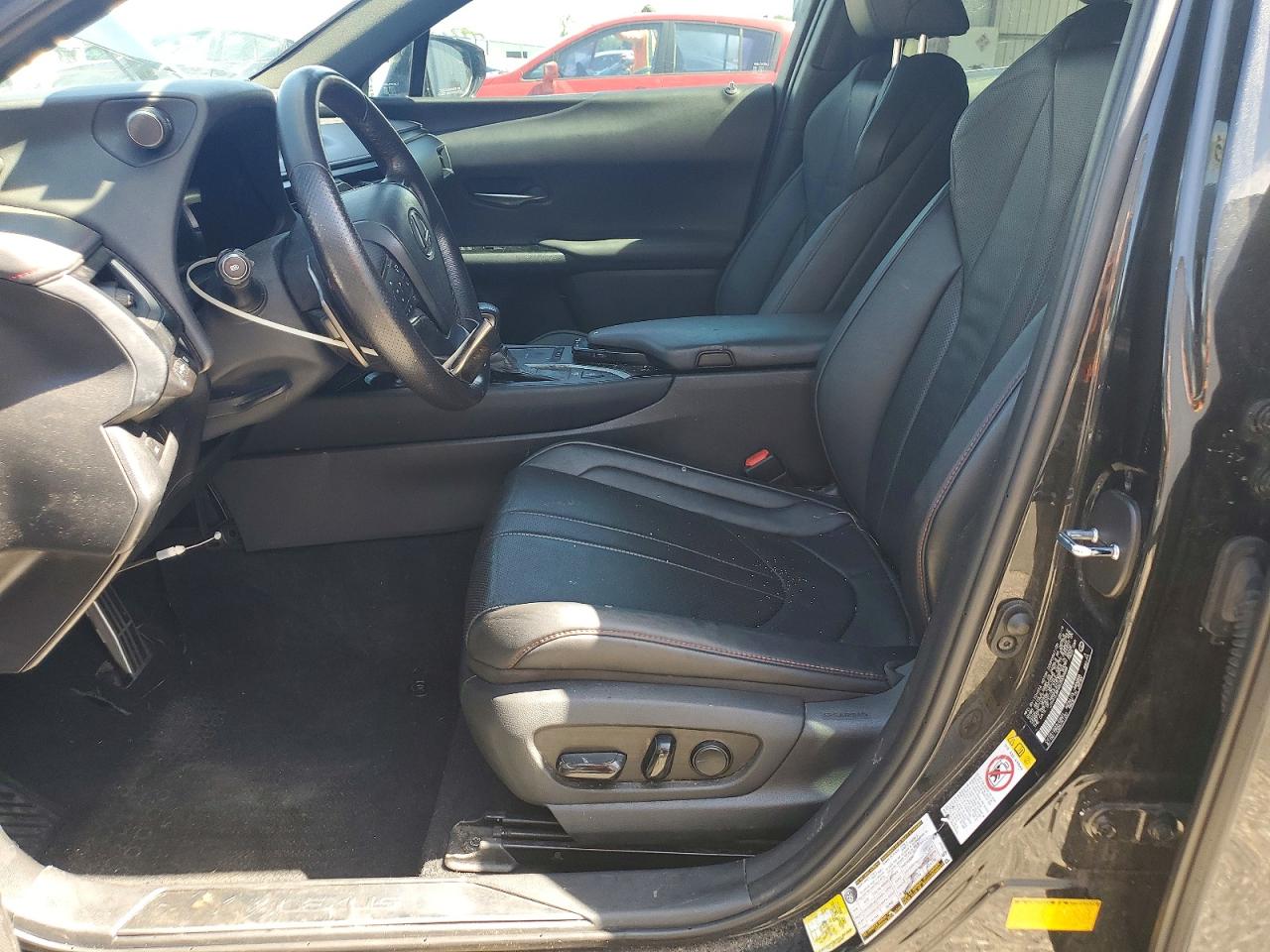 JTHY3JBHXK2009488 · 2019 LEXUS UX · 7/14