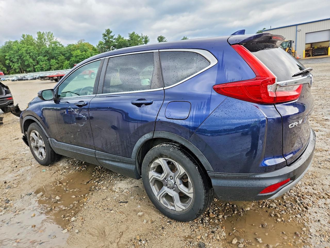 7FARW2H88JE005935 · 2018 HONDA CR-V · 2/13