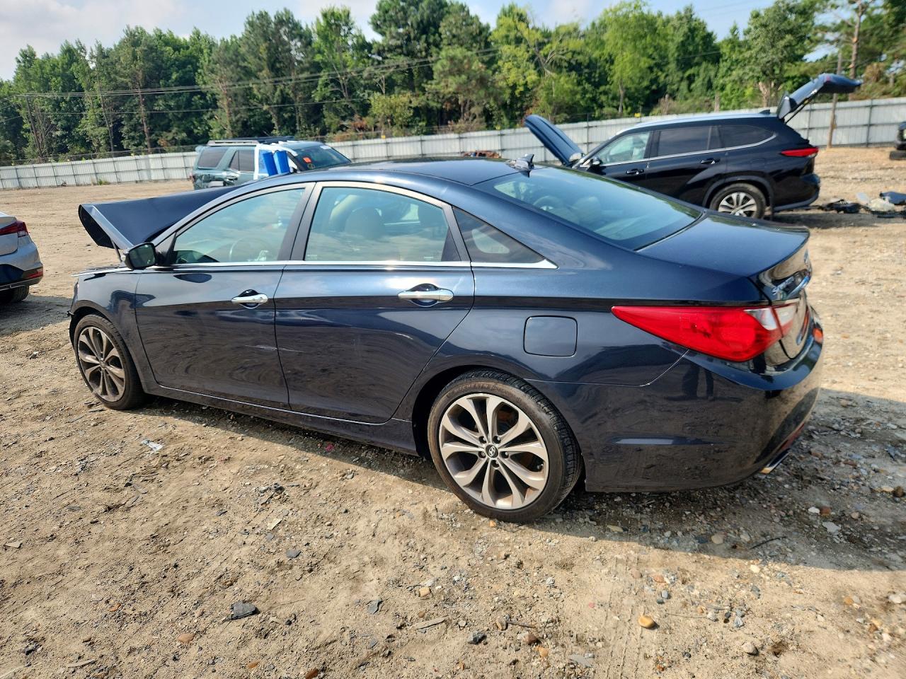 5NPEC4ABXDH732732 · 2013 HYUNDAI SONATA · 2/13