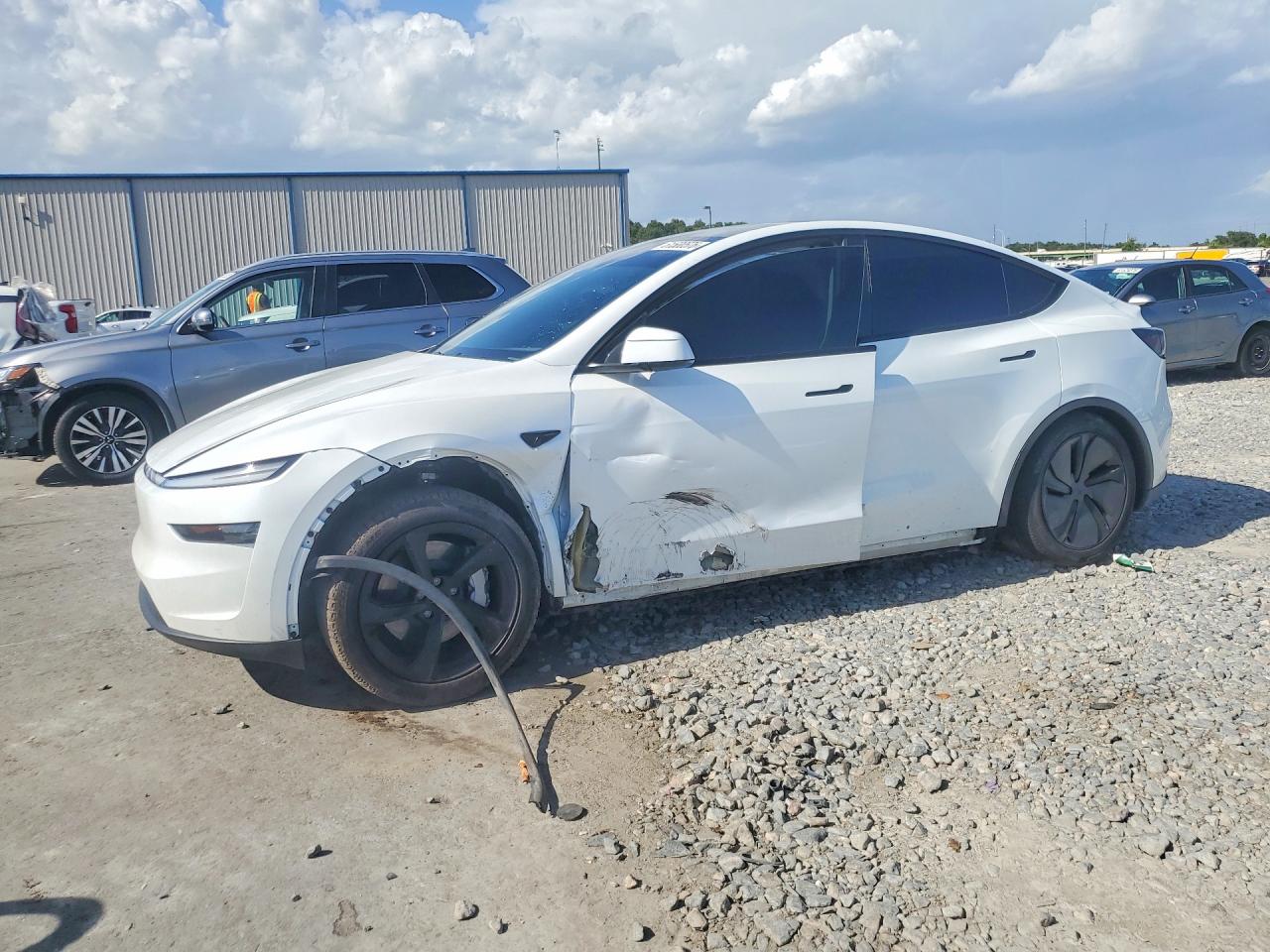 7SAYGDEE2TA465766 · 2026 TESLA MODEL Y
