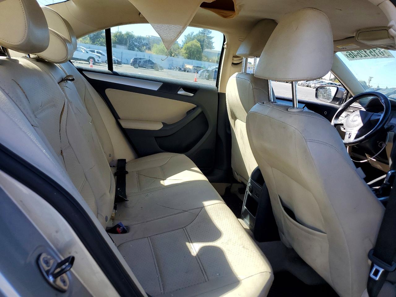 3VWD17AJ1EM242621 · 2014 VOLKSWAGEN JETTA · 10/12