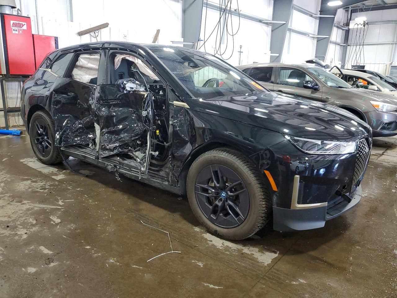 WB523CF02SCU36158 · 2025 BMW IX · 4/12