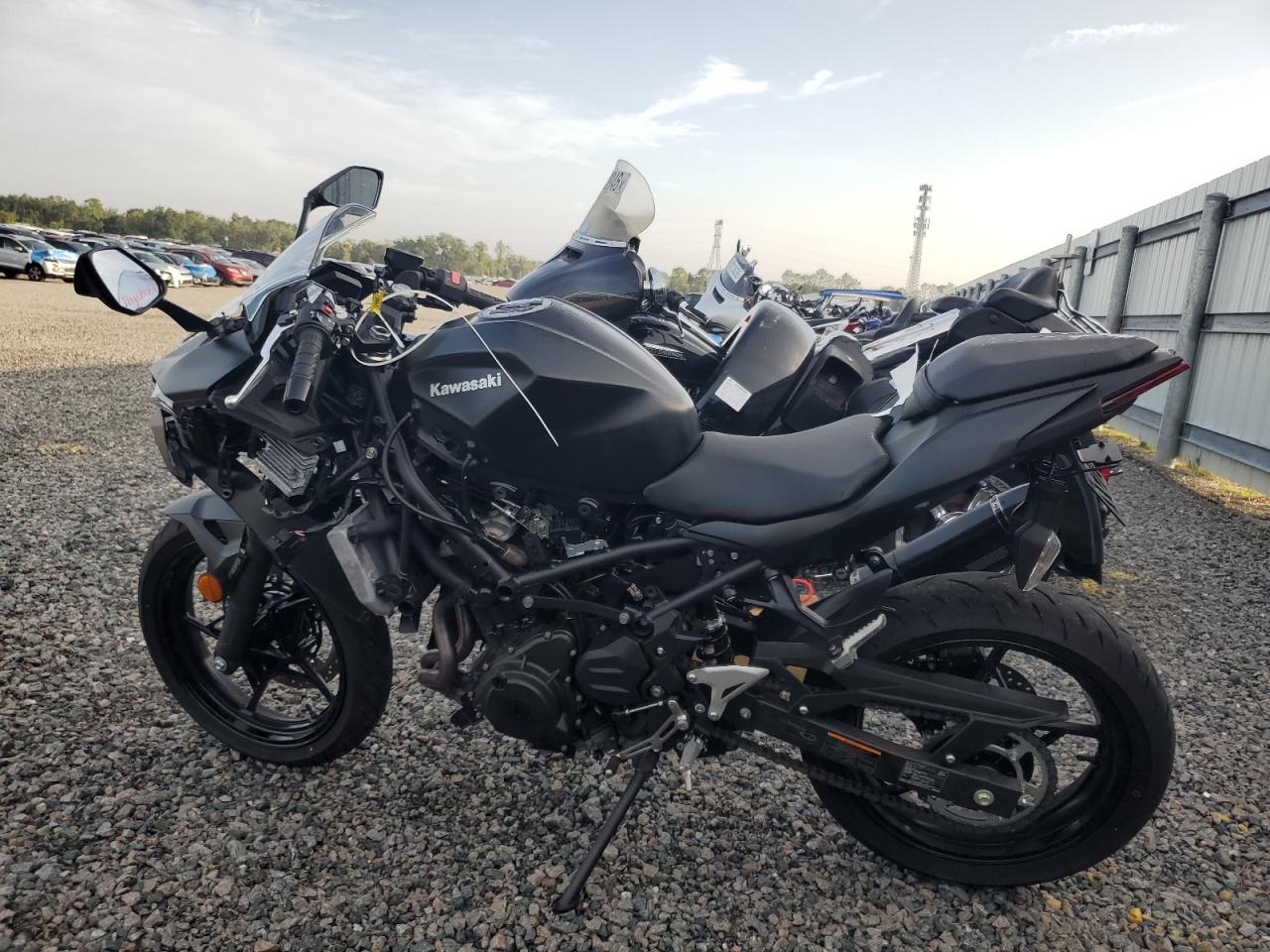 ML5EXGG1XTDA89143 · 2026 KAWASAKI EX500 · 3/9
