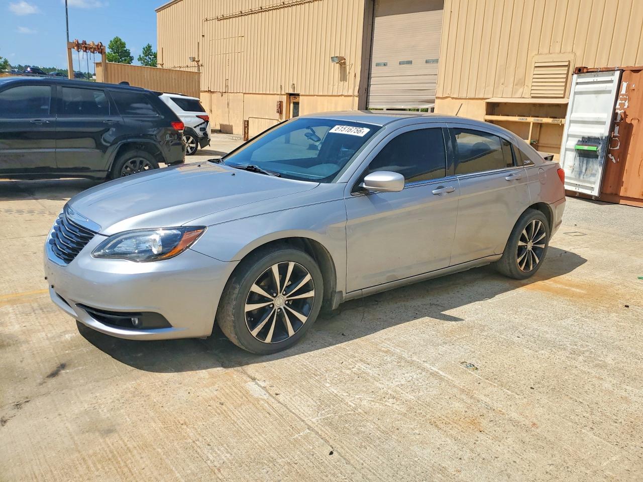 1C3CCBBB1DN541960 · 2013 CHRYSLER 200