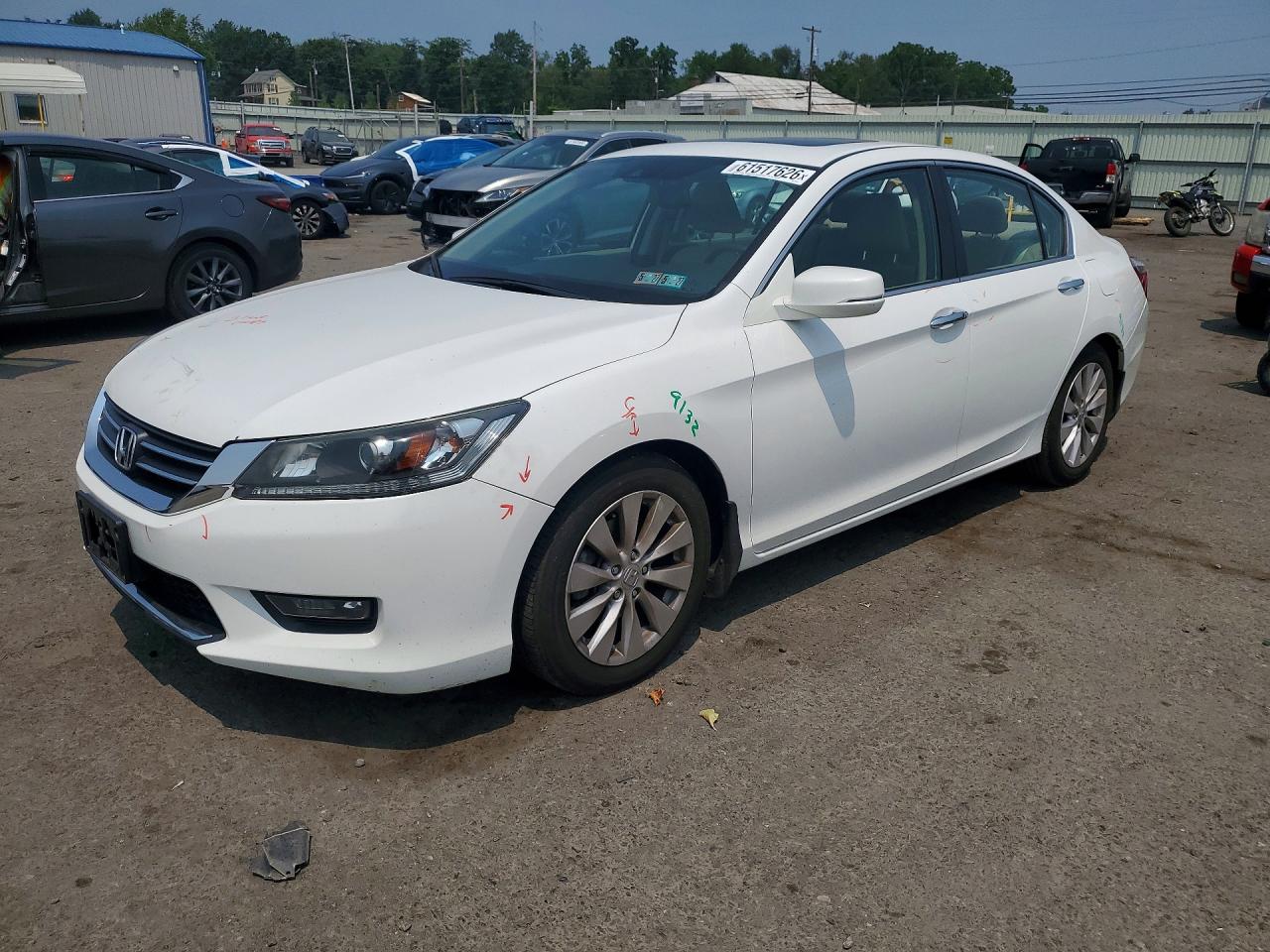 1HGCR2F88FA131757 · 2015 HONDA ACCORD