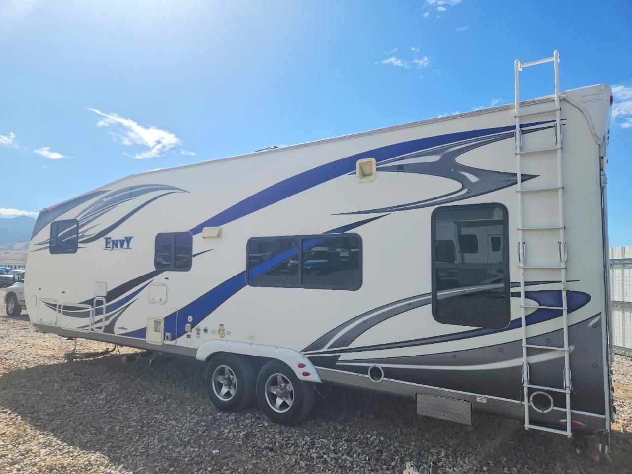 4XTTN3324BC374236 · 2011 TRAILER CAMPER · 3/10