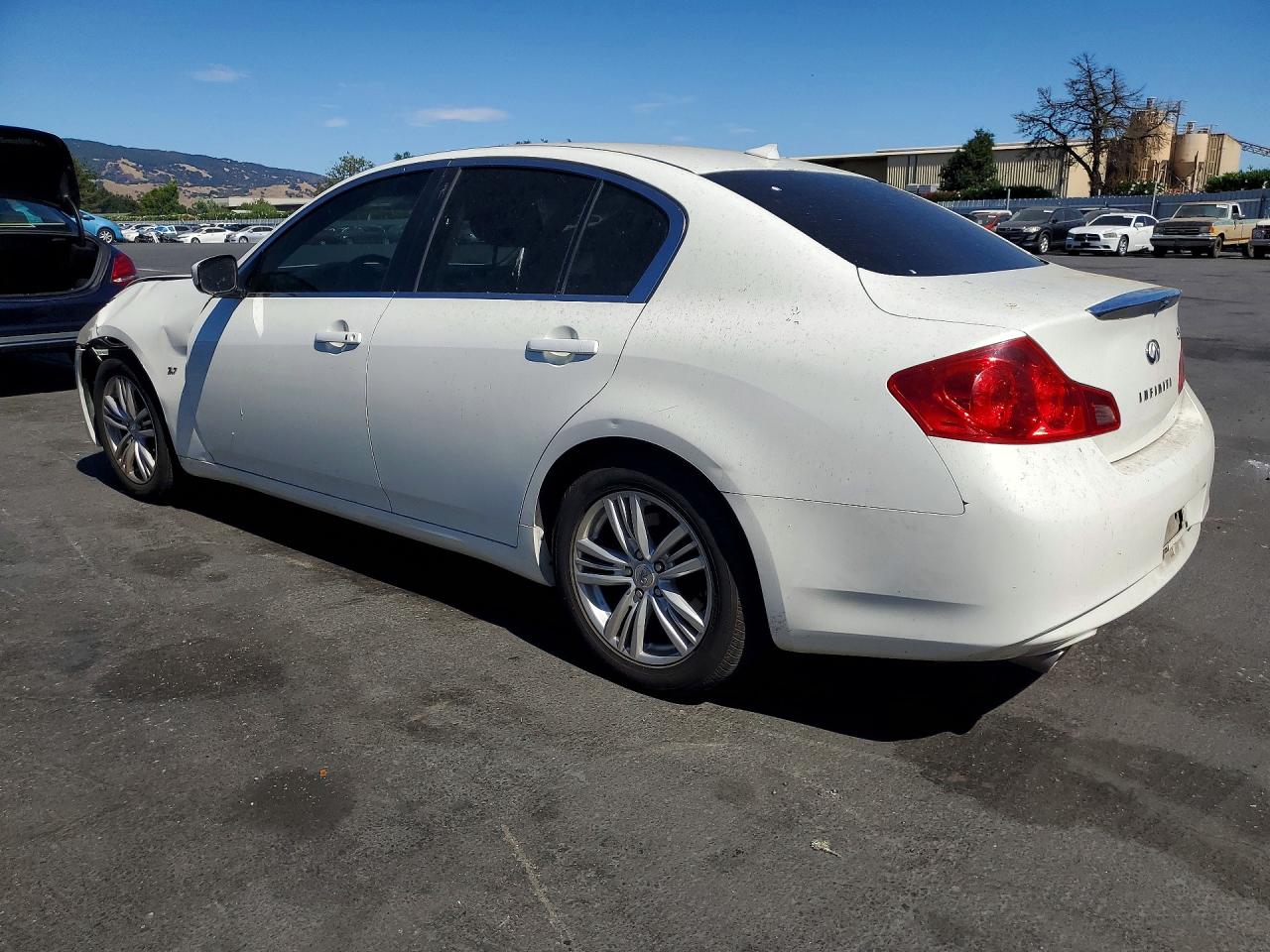 JN1CV6AP1FM503375 · 2015 INFINITI Q40 · 2/12