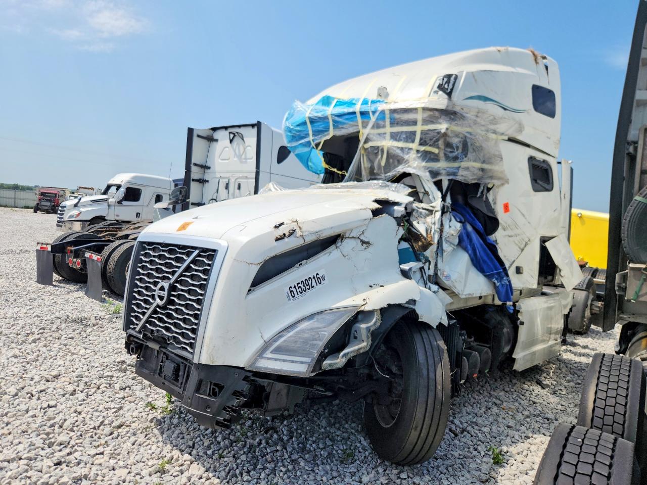 4V4NC9EH6PN330341 · 2023 VOLVO VNL