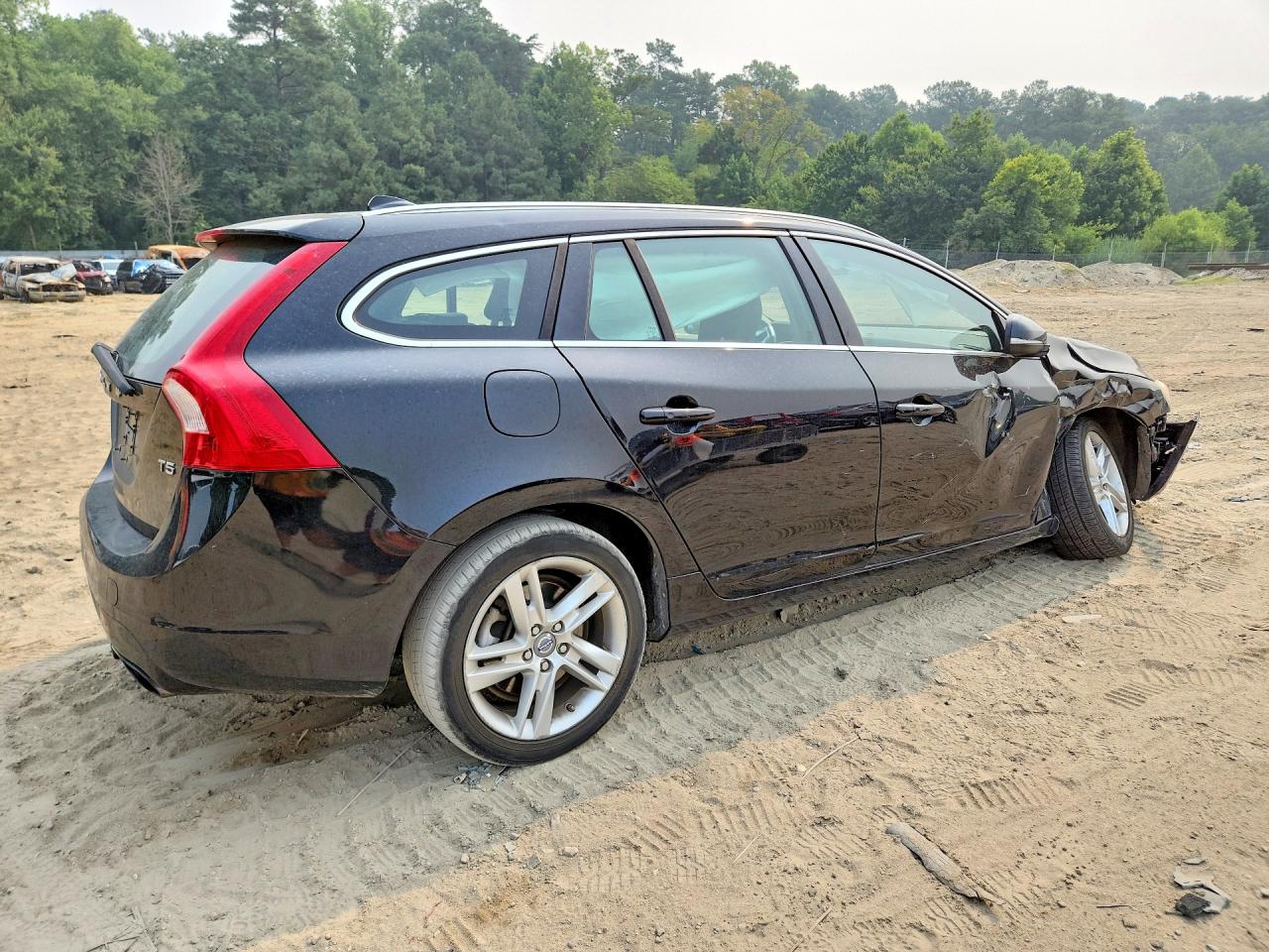 YV140MEB5F1207676 · 2015 VOLVO V60 · 3/12