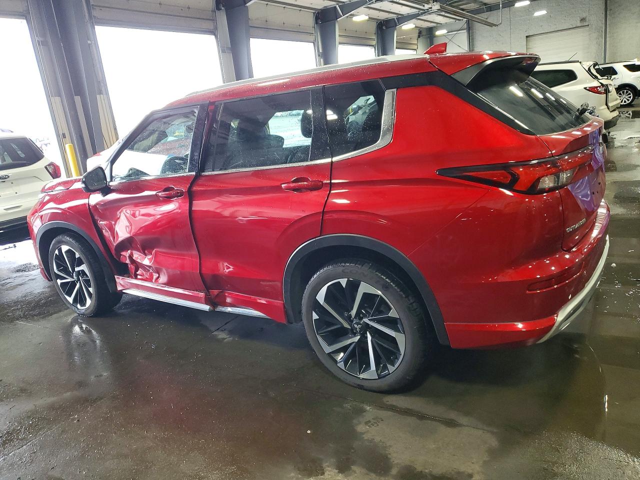 JA4J4VA82NZ007796 · 2022 MITSUBISHI OUTLANDER · 2/13