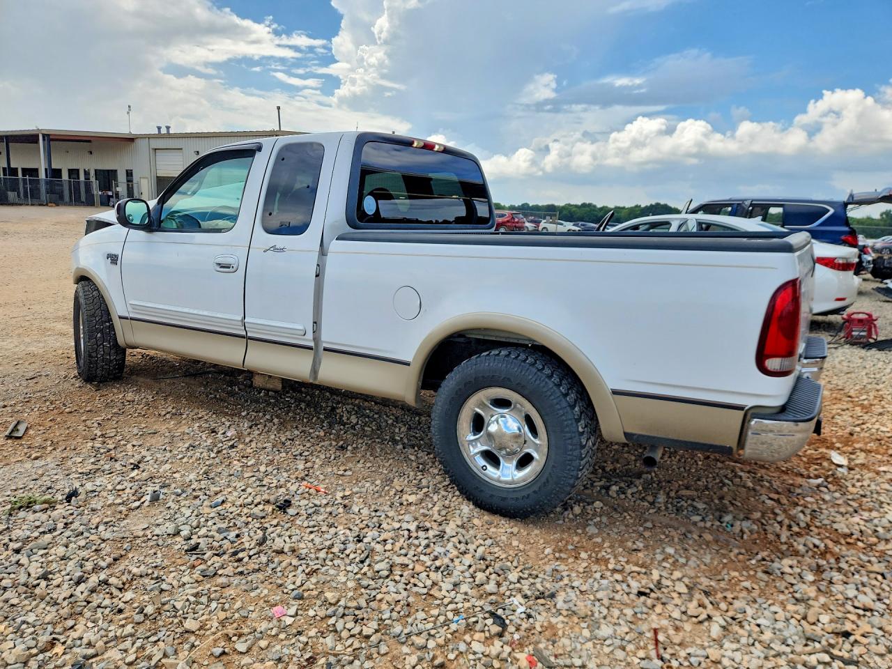1FTRX17L9YNA85959 · 2000 FORD F150 · 2/12