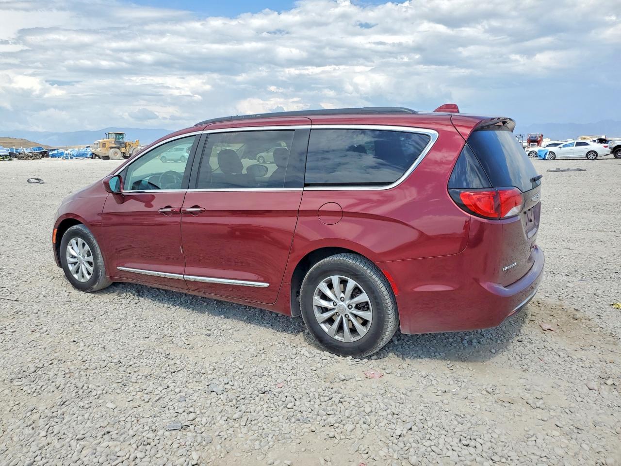 2C4RC1BG5HR778536 · 2017 CHRYSLER PACIFICA · 2/13