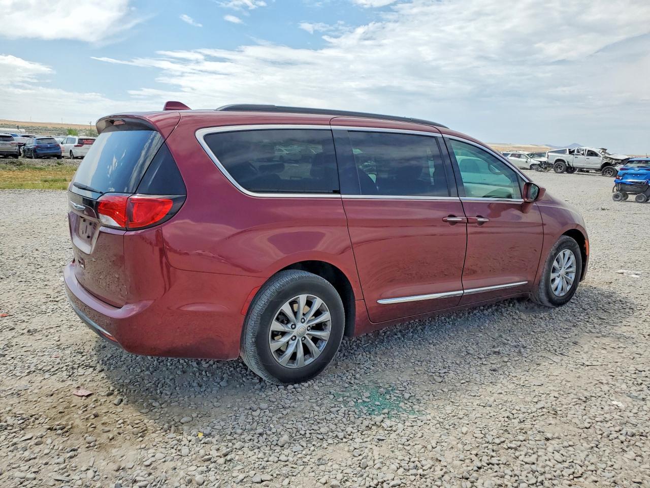 2C4RC1BG5HR778536 · 2017 CHRYSLER PACIFICA · 3/13