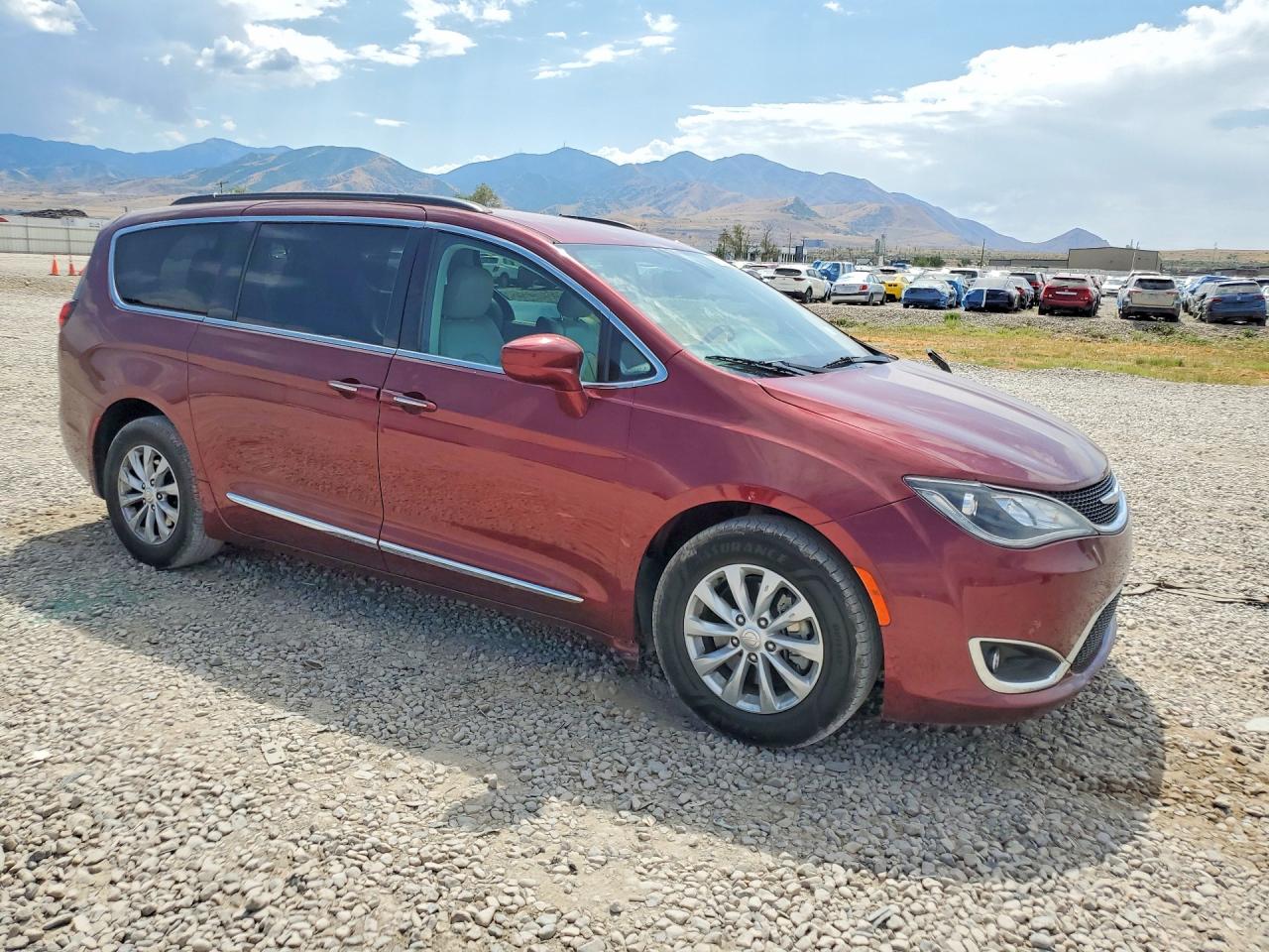 2C4RC1BG5HR778536 · 2017 CHRYSLER PACIFICA · 4/13