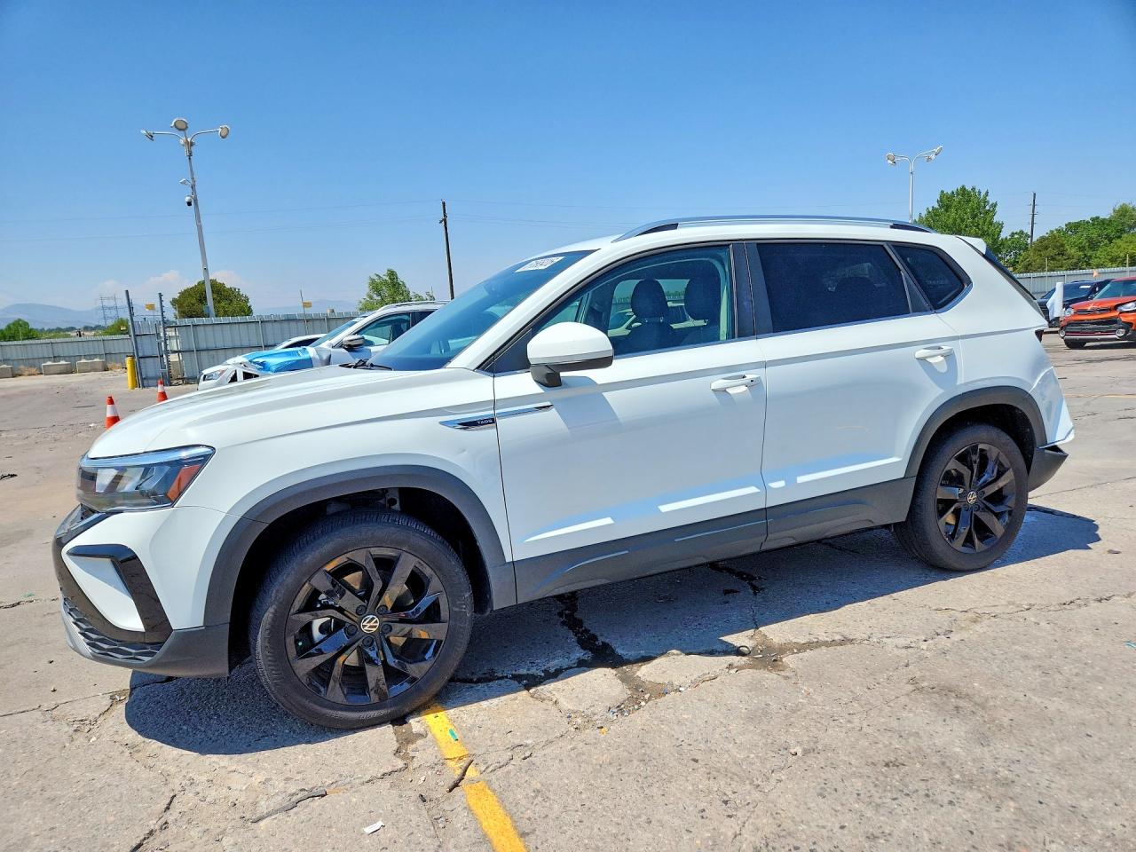 3VVWX7B22NM081344 · 2022 VOLKSWAGEN TAOS