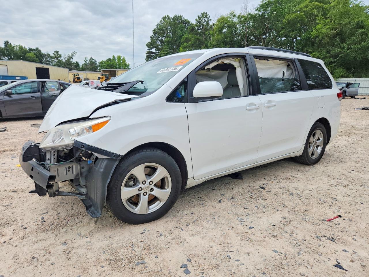 5TDKK3DC4ES503639 · 2014 TOYOTA SIENNA