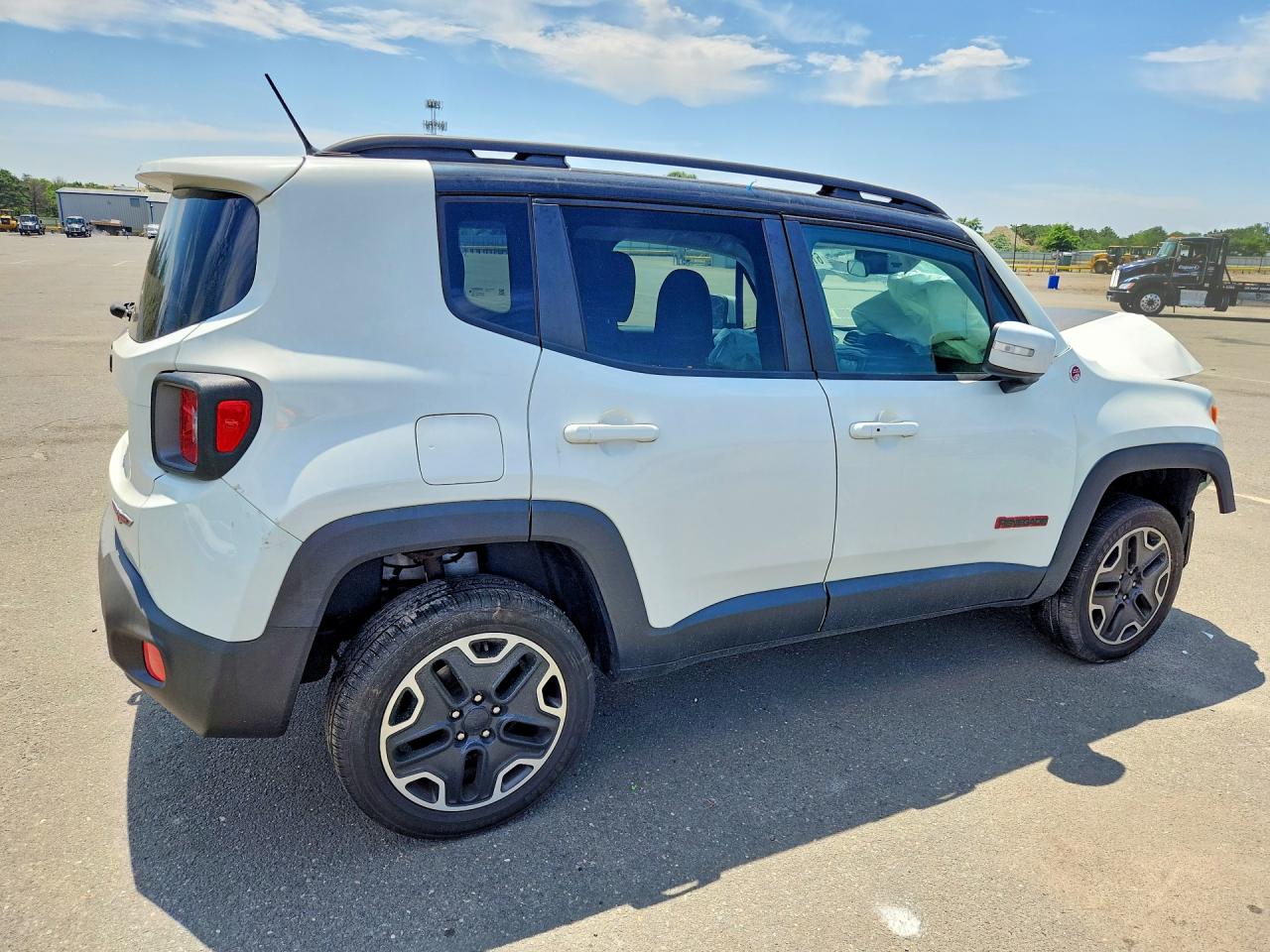 ZACCJBCB2HPE99568 · 2017 JEEP RENEGADE · 3/13