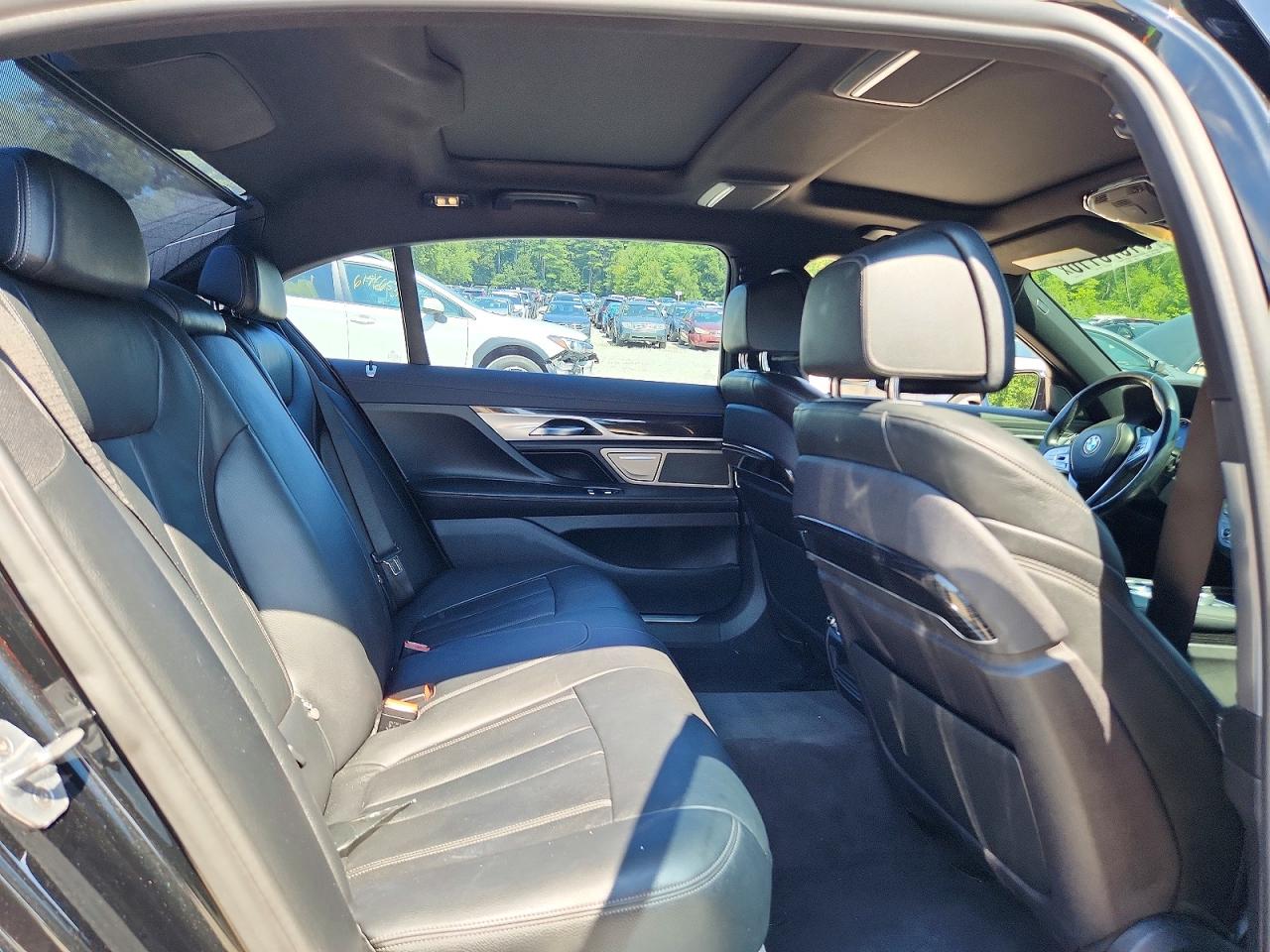 WBA7E4C57KGV70292 · 2019 BMW 740 · 10/12
