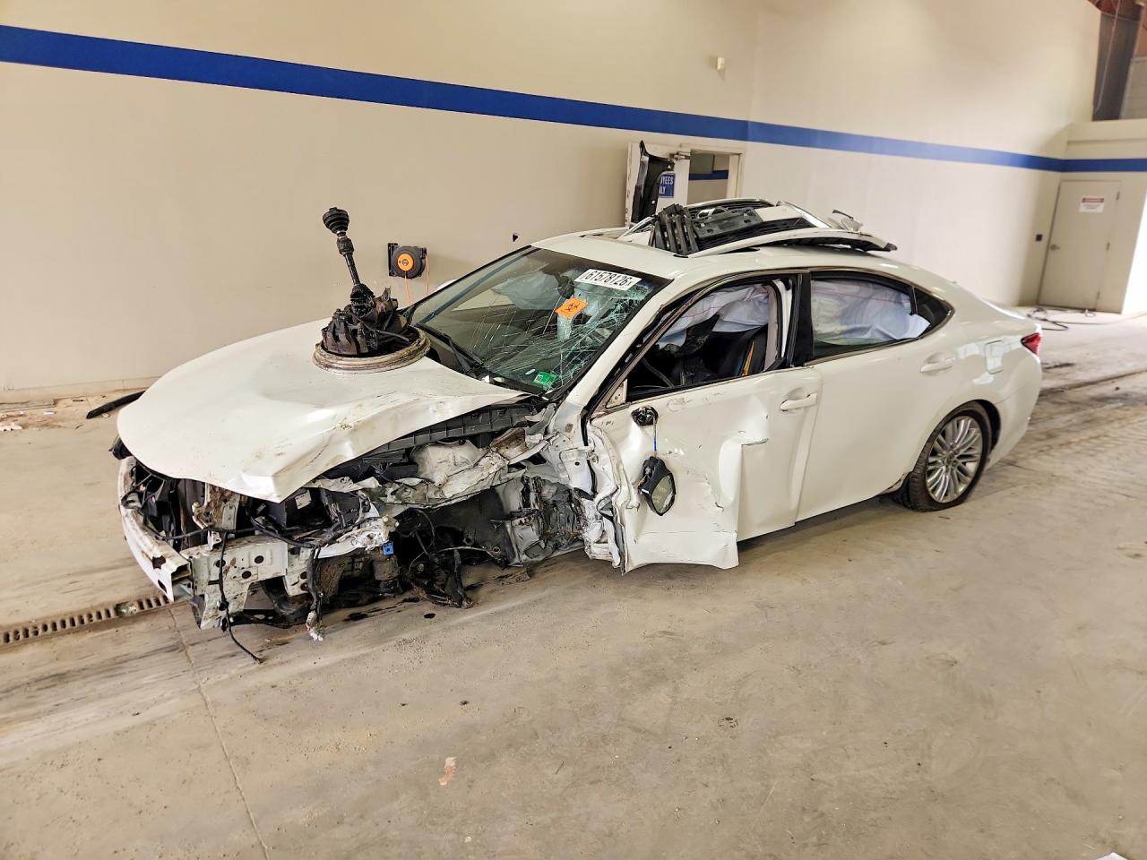JTHBK1GG5E2095046 · 2014 LEXUS ES