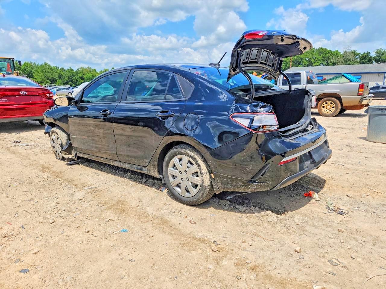 3KPA24AD5PE619573 · 2023 KIA RIO · 2/12