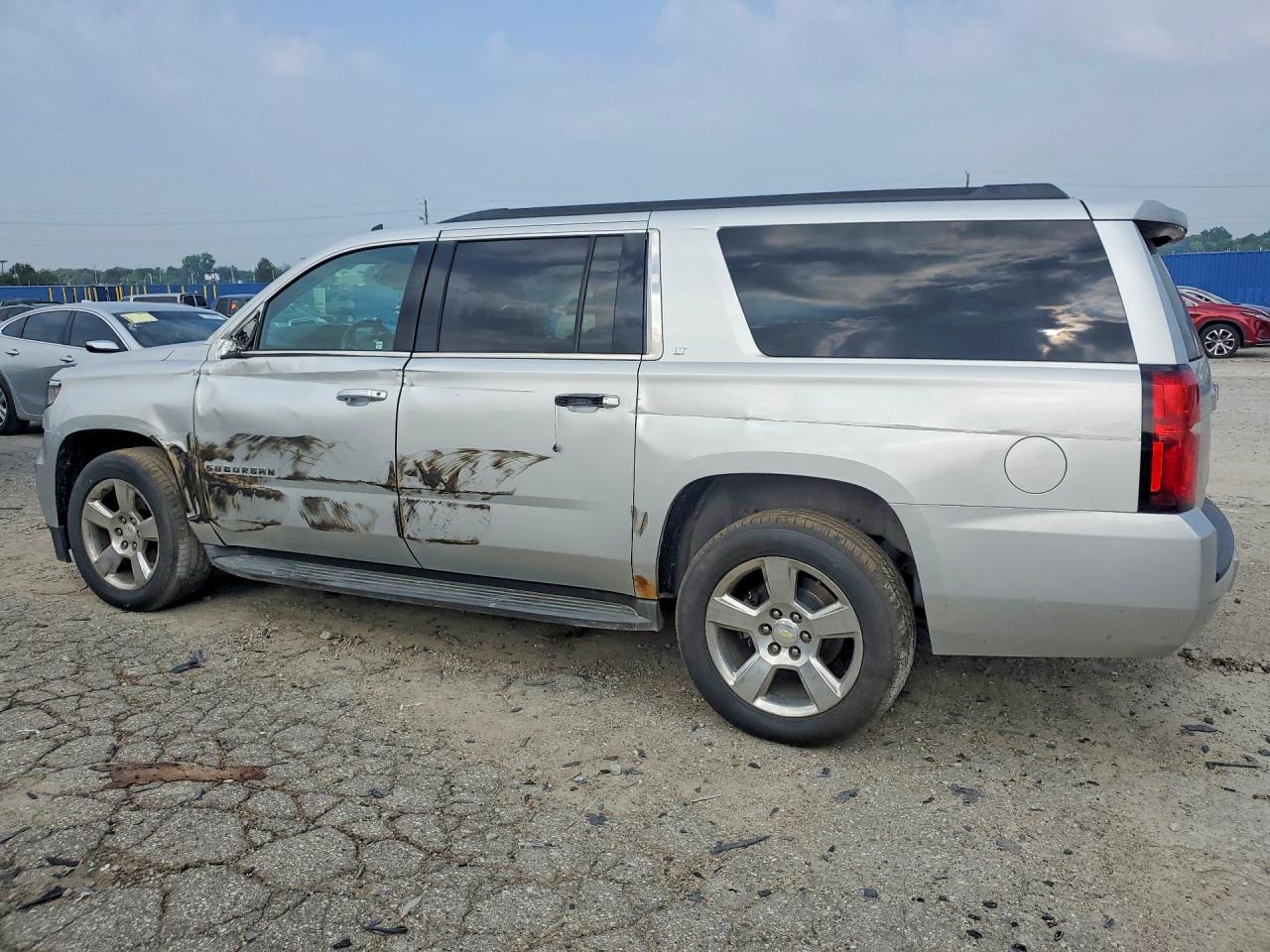 1GNSKJKC8FR231384 · 2015 CHEVROLET SUBURBAN · 2/13