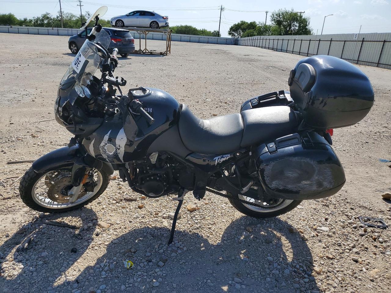 SMT700FR21J133022 · 2001 TRIUMPH MOTORCYCLE TIGER · 3/8