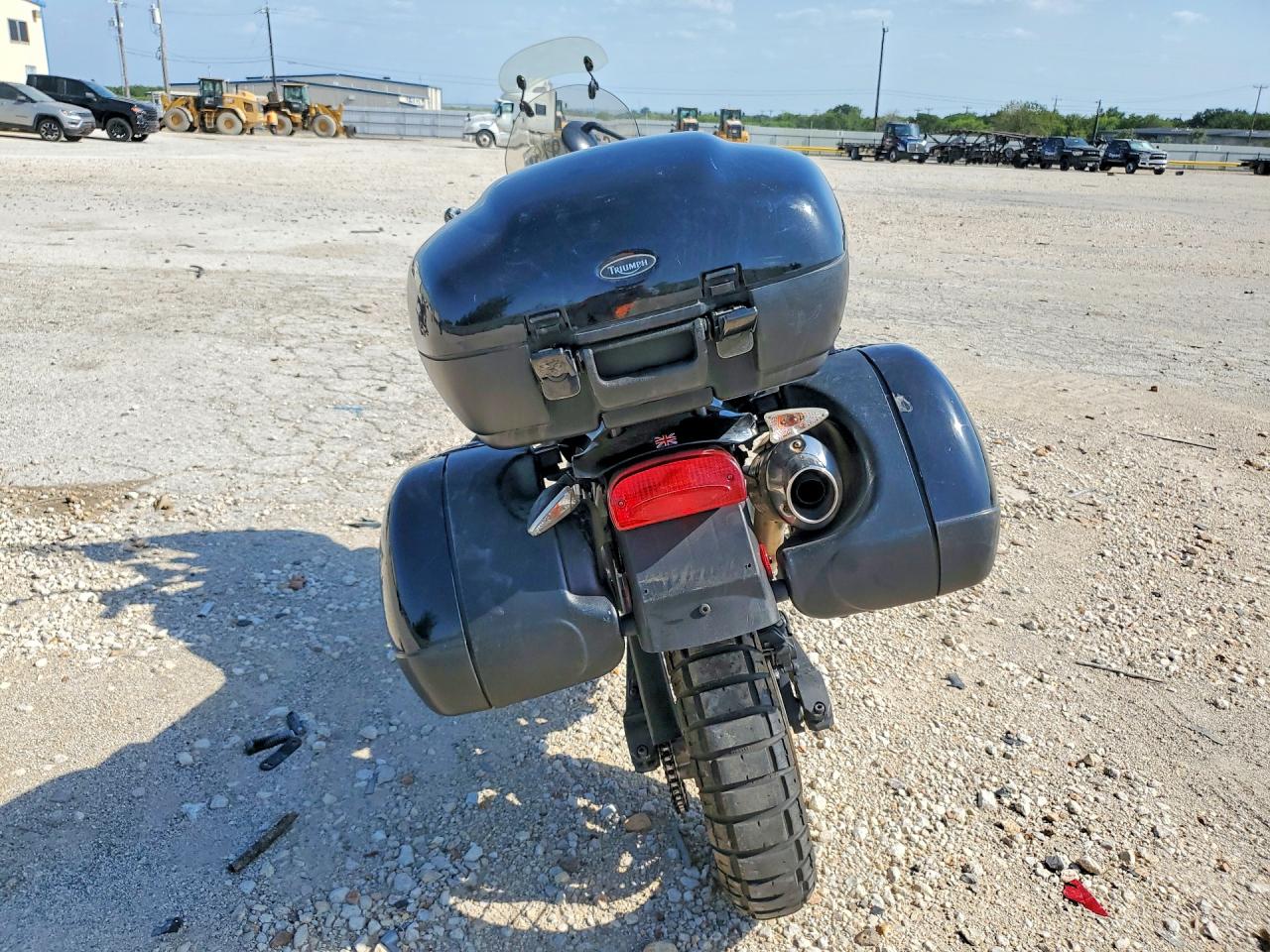 SMT700FR21J133022 · 2001 TRIUMPH MOTORCYCLE TIGER · 4/8